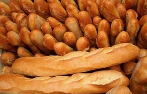 Prix du pain : les boulangers réclament la baguette à 210 F et menacent d’une pénurie
